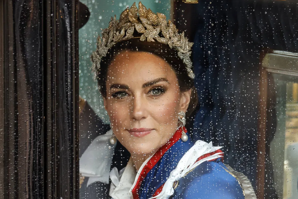 Kate Middleton usa brincos que foram de Diana