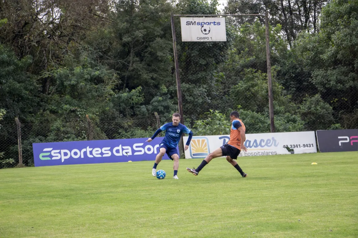 Livre de suspensão, o lateral Ezequiel participou do treino ontem e pode reaparecer no time titular no sábado contra o Vila Nova