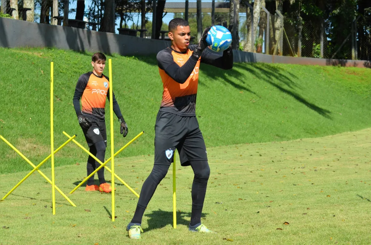 Com as contusões de Lucas Frigeri e Saulo, o jovem Neneca será o goleiro titular no jogo-treino desta sexta-feira
