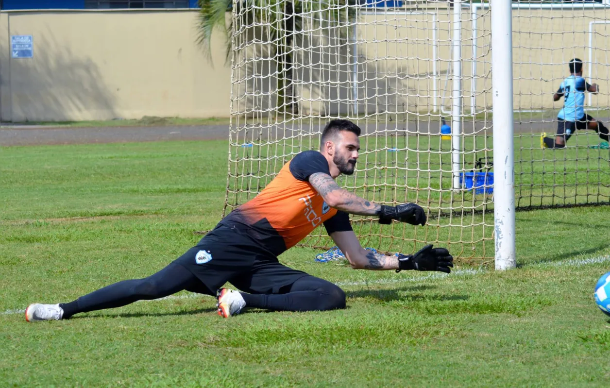 Recuperado de dores na coxa, Lucas Frigeri voltou aos trabalhos e participa do jogo-treino de hoje em Curitiba