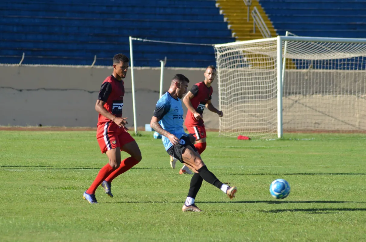 Paulinho Moccelin participou normalmente do jogo-treino desta sexta, contra o Apucarana Sports, no Café