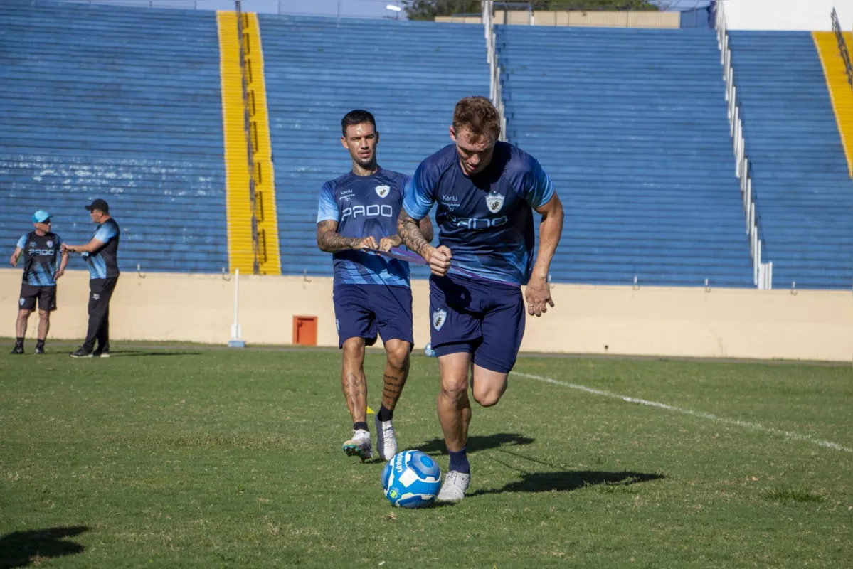 João Paulo e Moisés, que já trabalharam com Fonseca no LEC, vão formar a dupla de volantes no jogo de hoje contra o Ituano