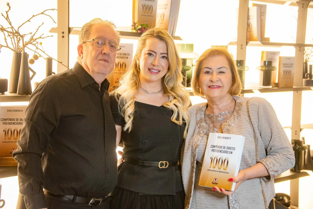 Carla com os pais, Lázaro Leite de Oliveira e Ema Rosa Benedetti de Oliveira