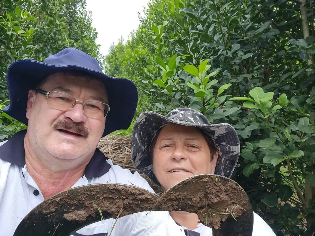 José Soares e a esposa, Isabela: produção de erva-mate é 100% familiar