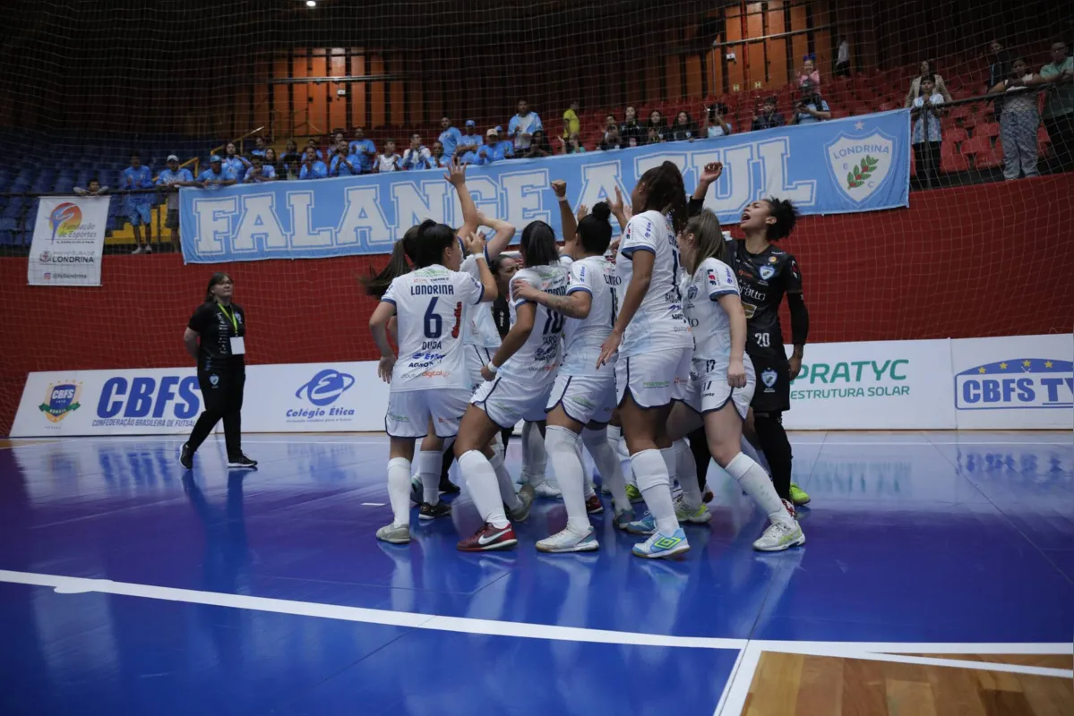 Imagem ilustrativa da imagem Londrina Futsal goleia na estreia da Taça Brasil Feminina