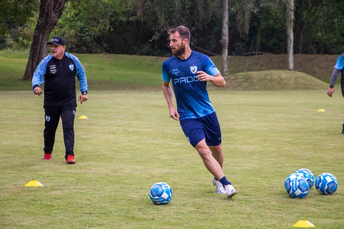 Diego Jardel comanda o meio-campo do LEC contra o Ceará: Tubarão não vence três jogos seguidos na série B desde 2018
