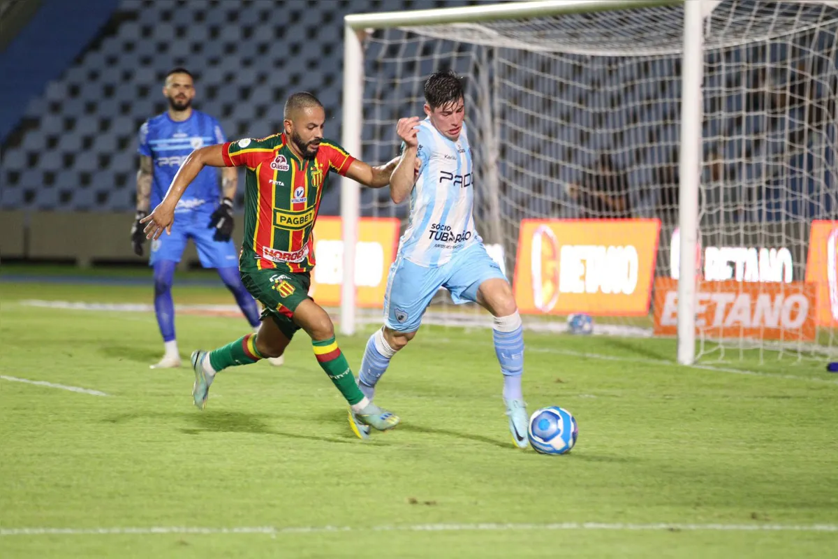 Imagem ilustrativa da imagem Londrina perde a quarta seguida e despenca na Série B