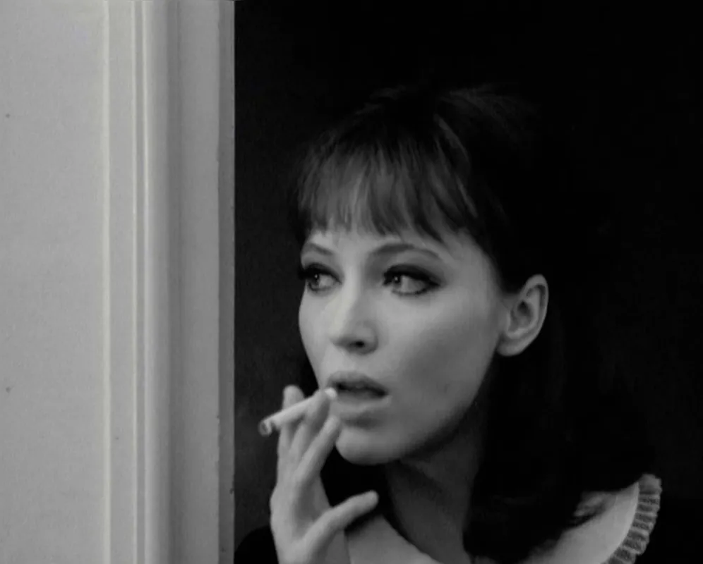 Alphaville: filme com enredo futurista debate a linguagem amorosa em cidade em que foram abolidos os sentimentos