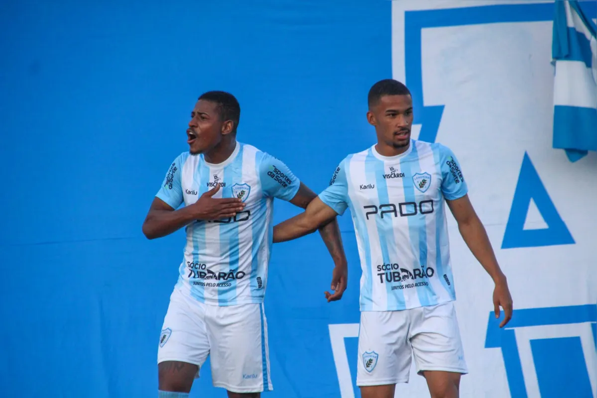 Matheus Lucas marcou dois gols do LEC na vitória sobre a Ponte