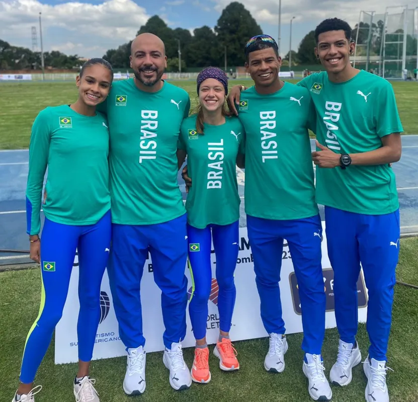 Quinteto londrinense em ação no título da seleção brasileira no Campeonato Sul-Americano Sub-20: Julia, Raphael, Gabriela, Cristiano e Elias