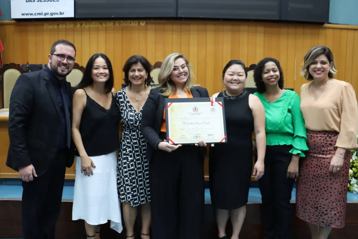 O presidente do CMEL com as conselheiras Adriana Haruyoshi Biason, Ângela Pereira Teixeira Victória Palma, Letícia Neves Tardelli, Patrícia Keiko Kawakoe Zaminelli, Michele Mayara Praxedes  Silva e Mirna de Cássia Guilherme  Gentile