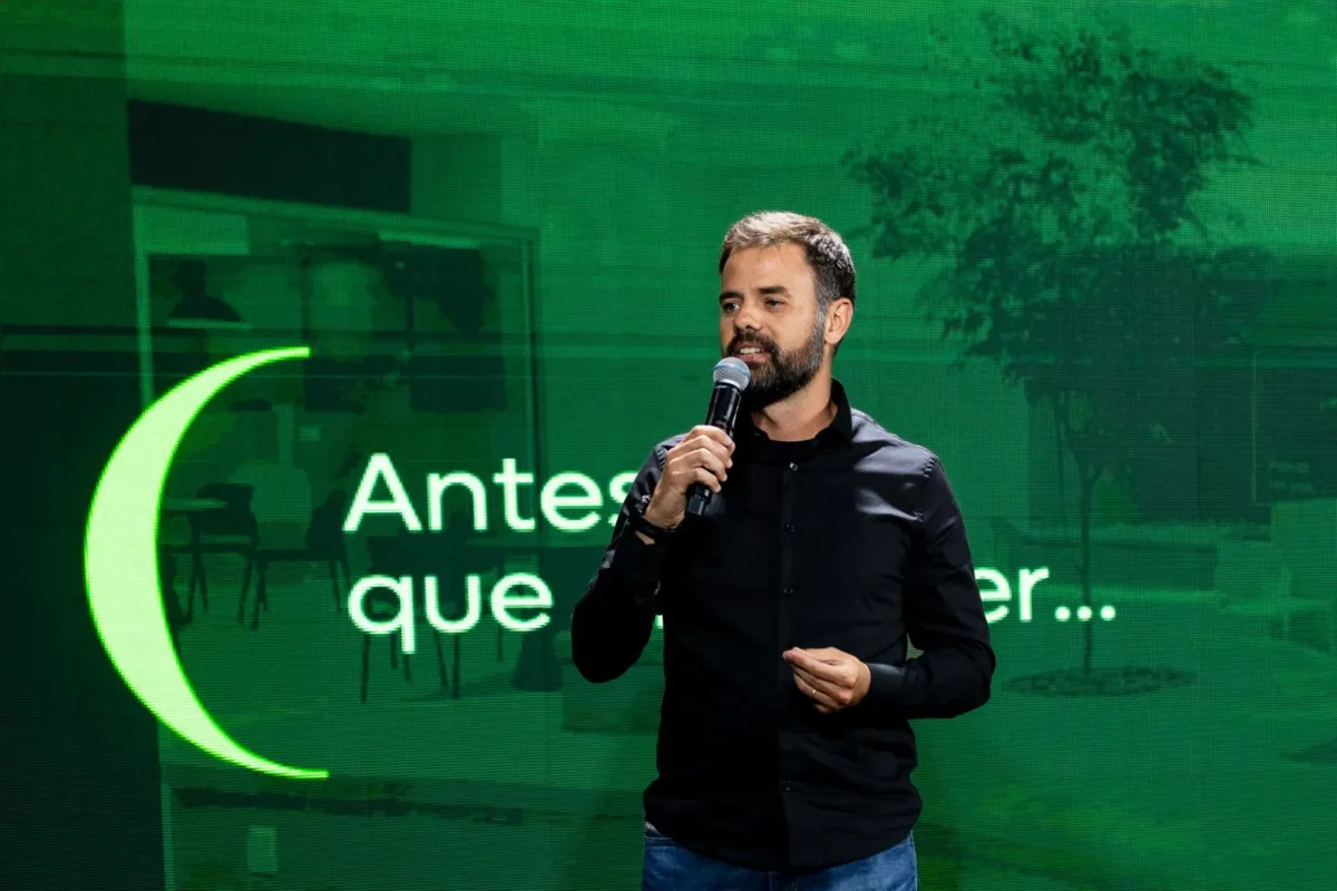 Diretor presidente da Prestes, Breno Prestes contou um pouco de sua história e da trajetória da Prestes a uma plateia atenta