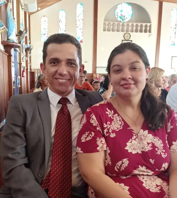 Renato Antonio Inacio e Katlyn Inacio: agradece emprego que conseguiu há dois meses
