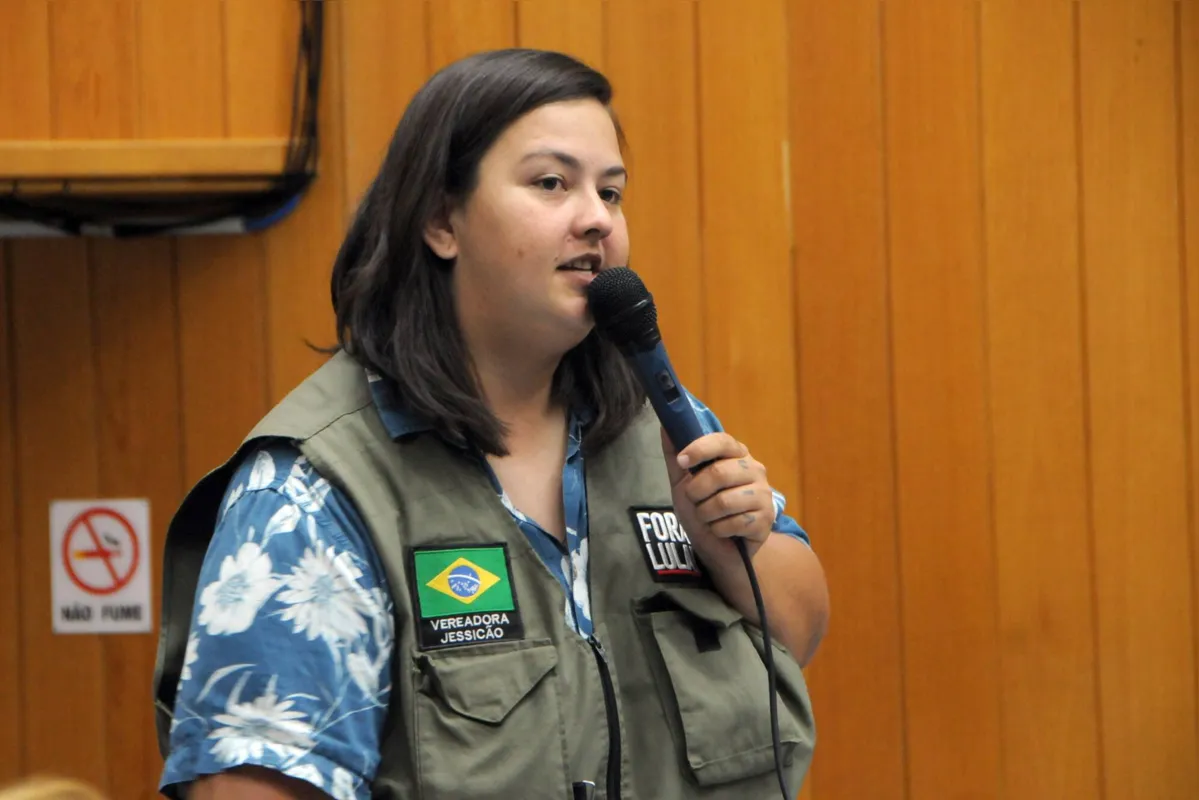 Texto também prevê que lojas abram mais cedo, às 7h, conforme a autora da proposta, Jessicão (PP)