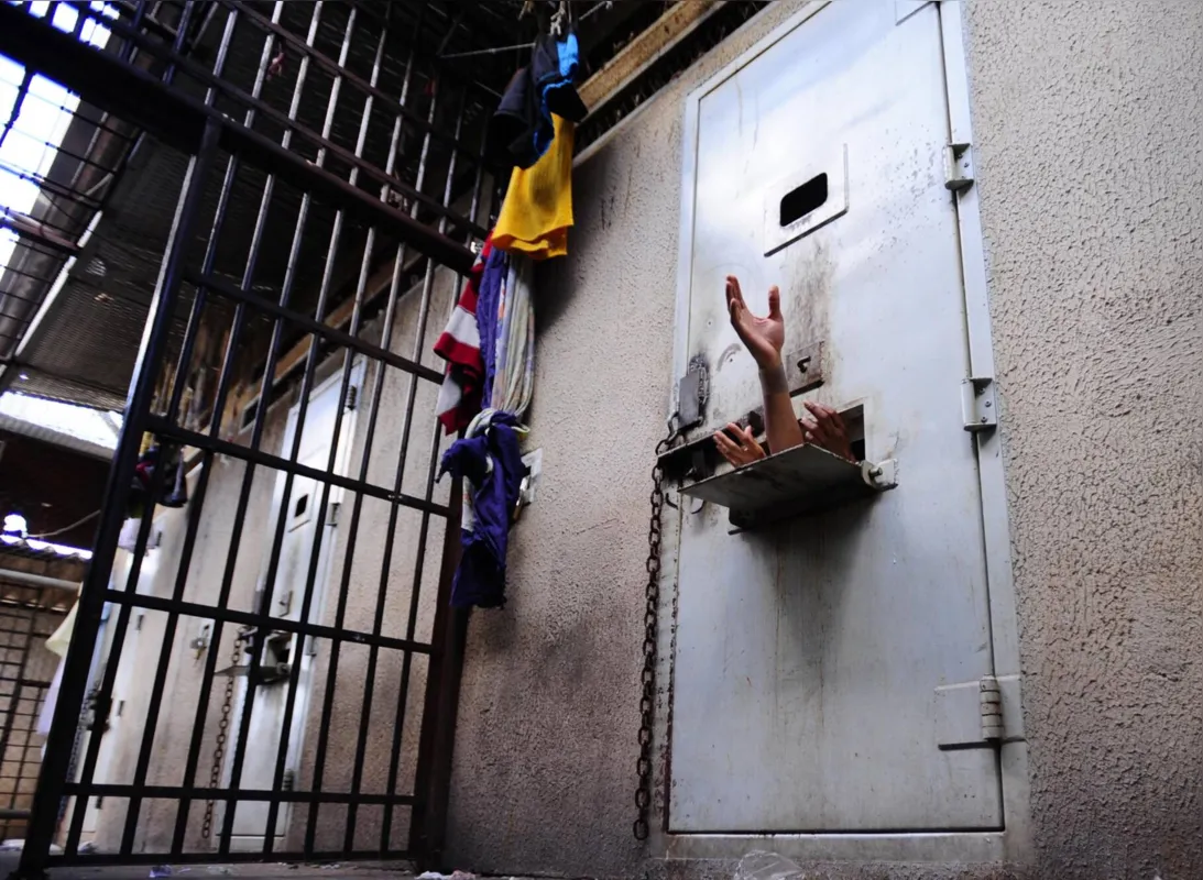 Apesar do pouco interesse sobre o fenômeno no Brasil, entre 2016 e 2019 a taxa de mortes por suicídio nas cadeias subiu de 15,7 para 25,2 mortes a cada 100 mil presos