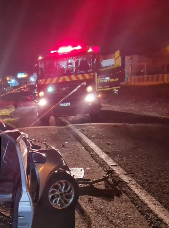 Imagem ilustrativa da imagem Motorista morre ao bater de frente com ônibus em Arapongas