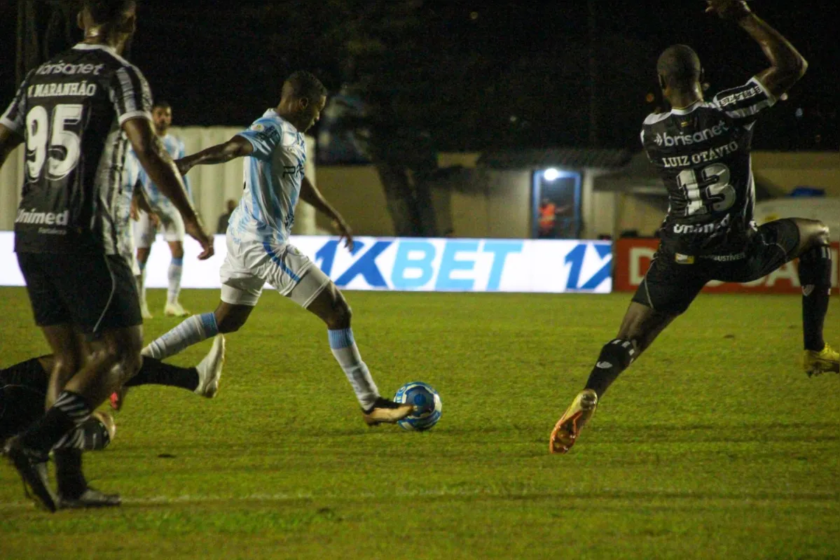 Imagem ilustrativa da imagem "Não via a hora do primeiro tempo acabar", revela Edson Vieira