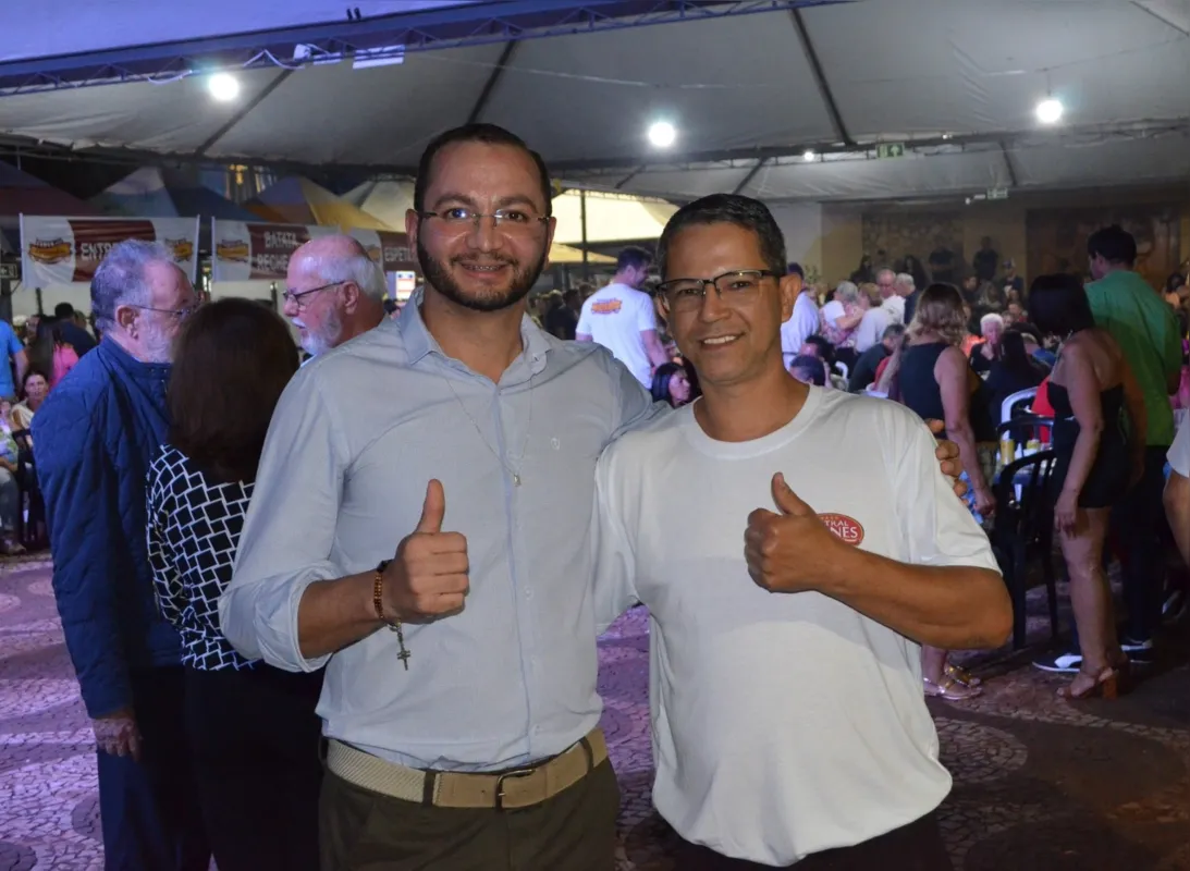 Padre Vagne Gama, um dos organizadores da festa, e o líder comunitário Ronaldo Bifinho - sempre em defesa de São Martinho