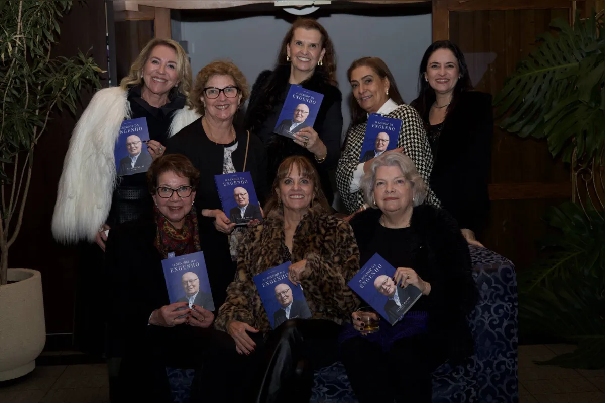 Dirleni Pagani entre as amigas Roni Brunetto, Ana Cândida Balan, Ana Claudia Cavina, Elaine Tomazetti, Claudia Pagani, Astrid Aranda e Maria Eugênia Rocha