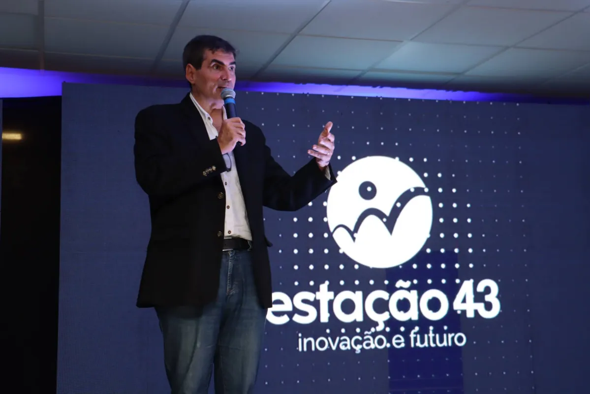 “Vamos modernizar essas leis e fazer uma nova lei de incentivo à industrialização para atrair novas indústrias e empresas para Londrina. É um marco para o desenvolvimento da cidade”, afirmou o prefeito, Marcelo Belinati