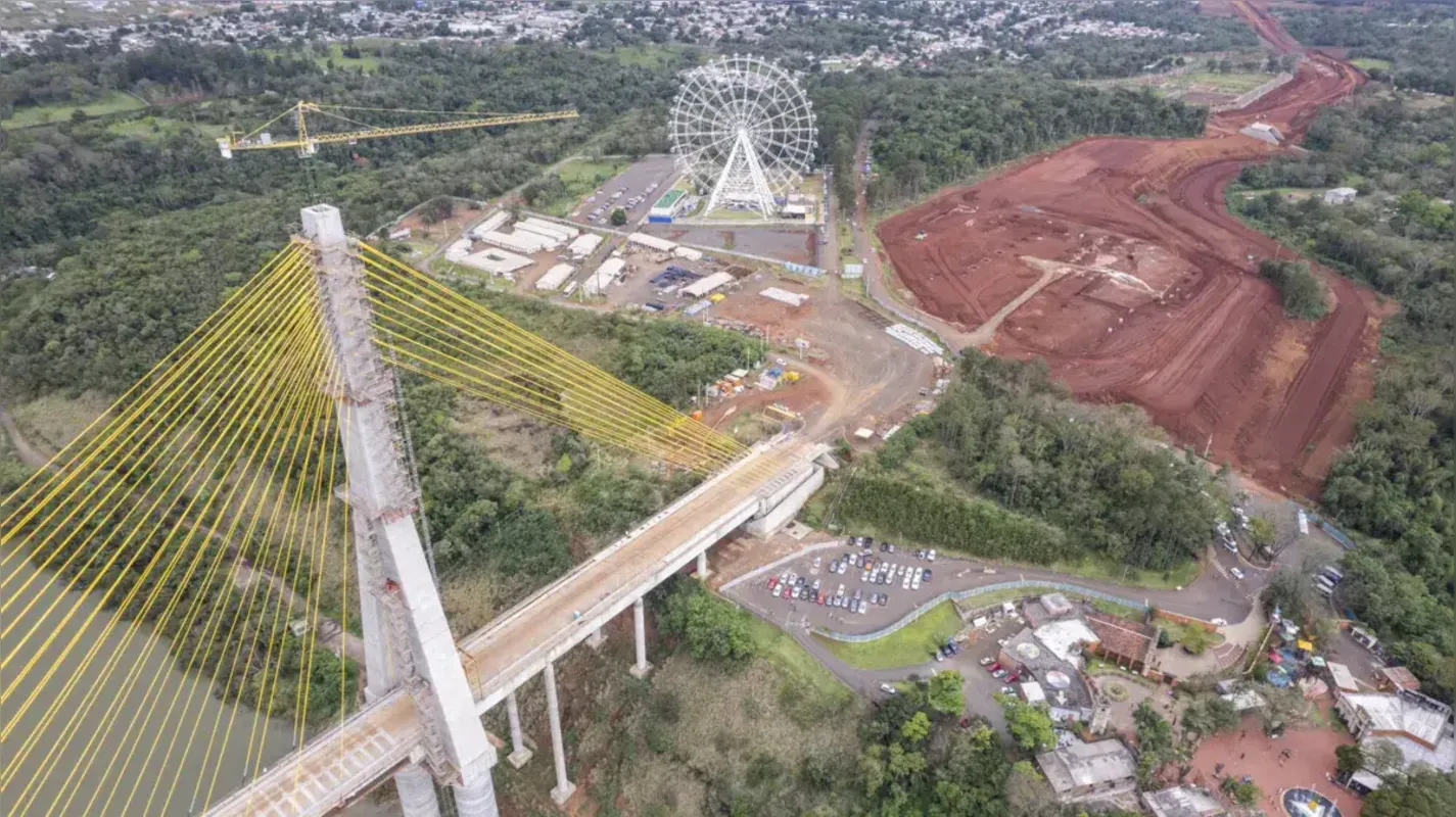 Obras em outubro de 2022, com a Ponte da Integração em destaque