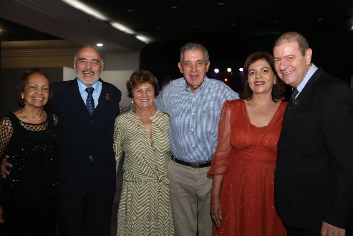 Raquel Lopes e Joelito Lopes (diretor social do Iate), Maria Alves e o empresário Ramiro Dias Branco Alves (fundador da rede Santarém Supermercados), Rosely Costa Castilho e o Comodoro Carlos Marques Castilho