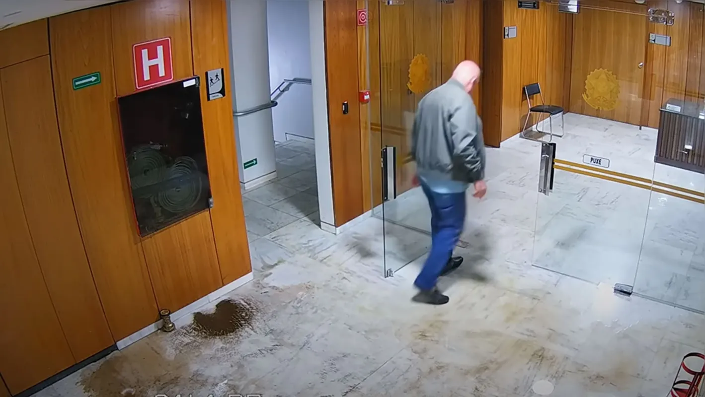 Imagens do circuito interno do Palácio do Planalto, durante os ataques de 8 de janeiro