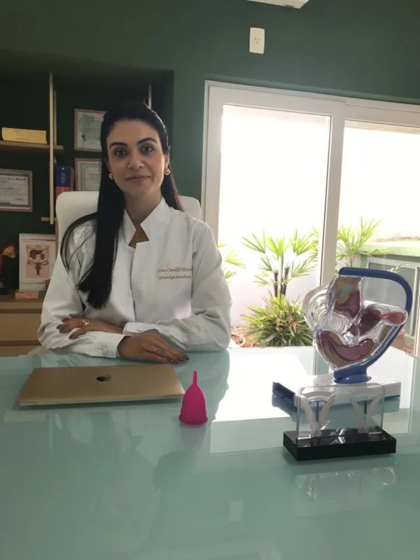 Médica ginecologista Camila Moreira