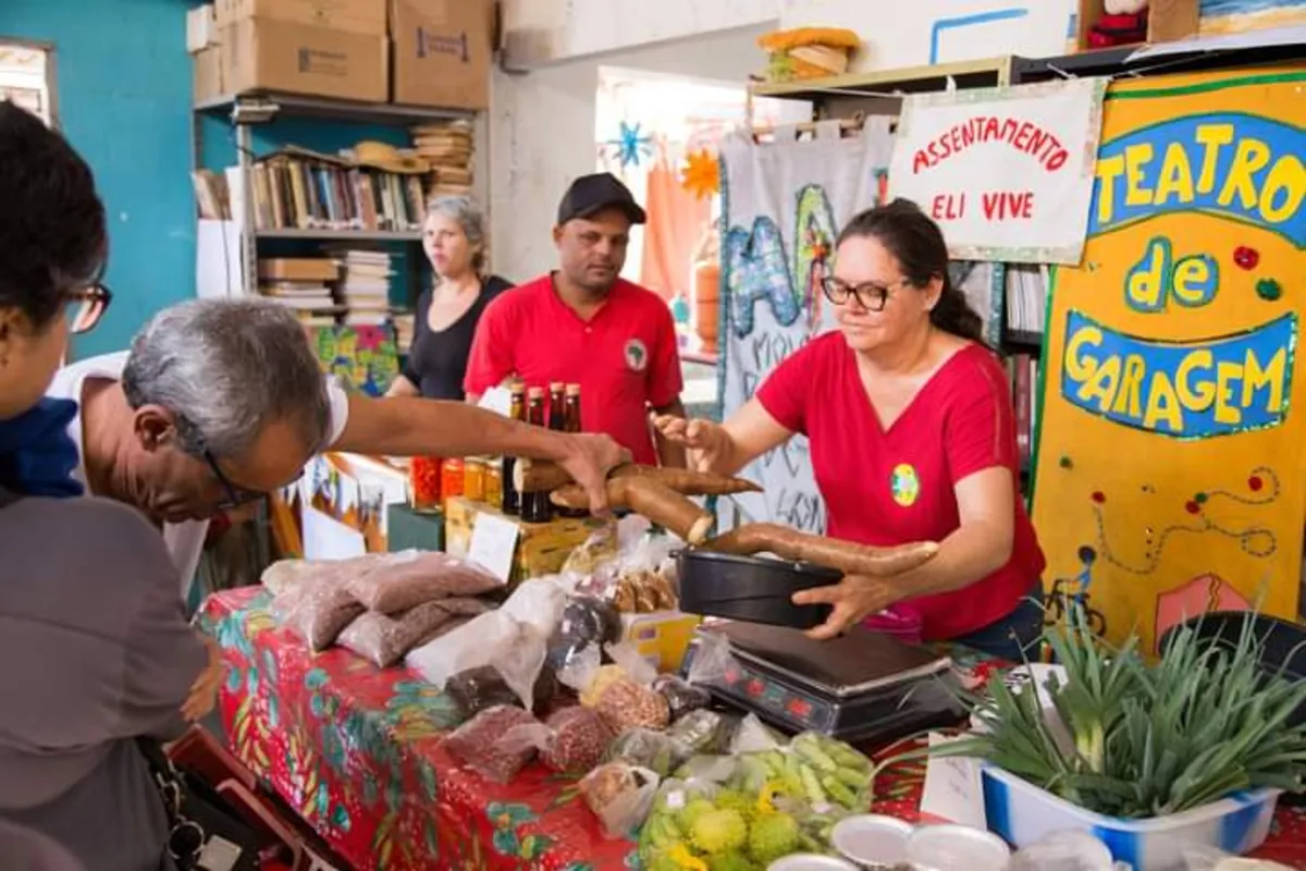 O Feirão da Resistência e Reforma Agrária, realizado todo segundo sábado do mês em Londrina
