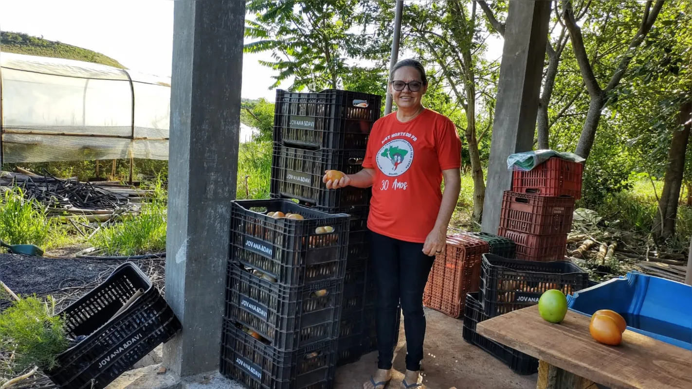 Jovana Cestille começou a produção agroecológica há seis anos no assentamento Eli Vive, em Londrina: "Hoje, com manejo adequado, é possível produzir com qualidade e produtividade”