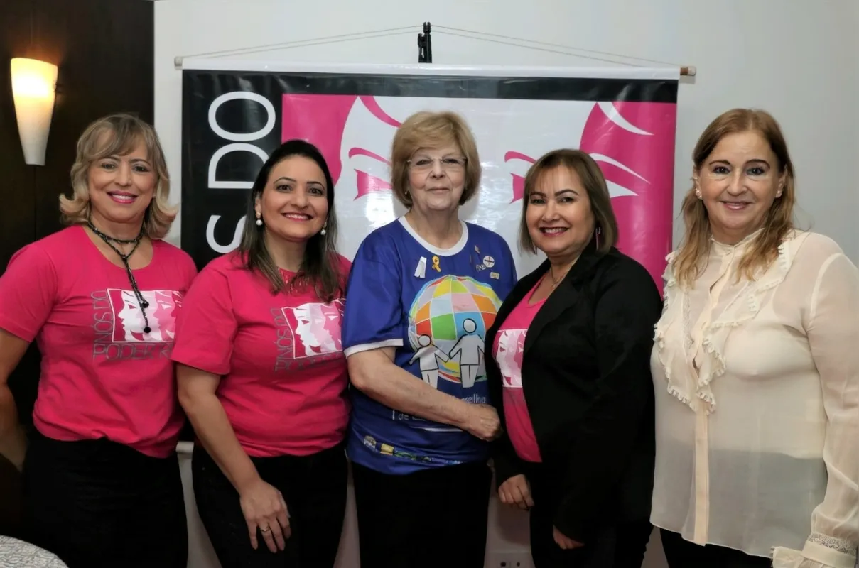 A vice-presidente Nely Camargo, a presidente da ANDPR, Michelly Landgraf, a tesoureira Aparecida Prandini, a coordenadora Marlene Nascimento e a diretora Felicia Watanabe