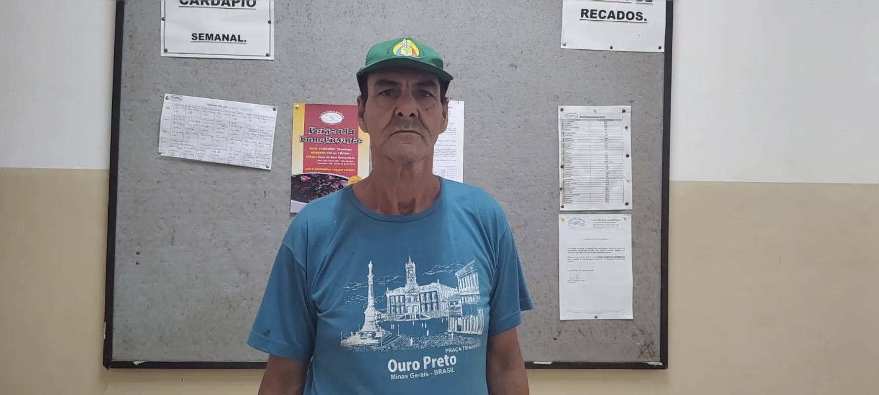 Antônio Rocha Filho, 57 anos, tem uma voz inconfundível, além de cantar - seu repertório tem mais de 600 músicas - também recita
