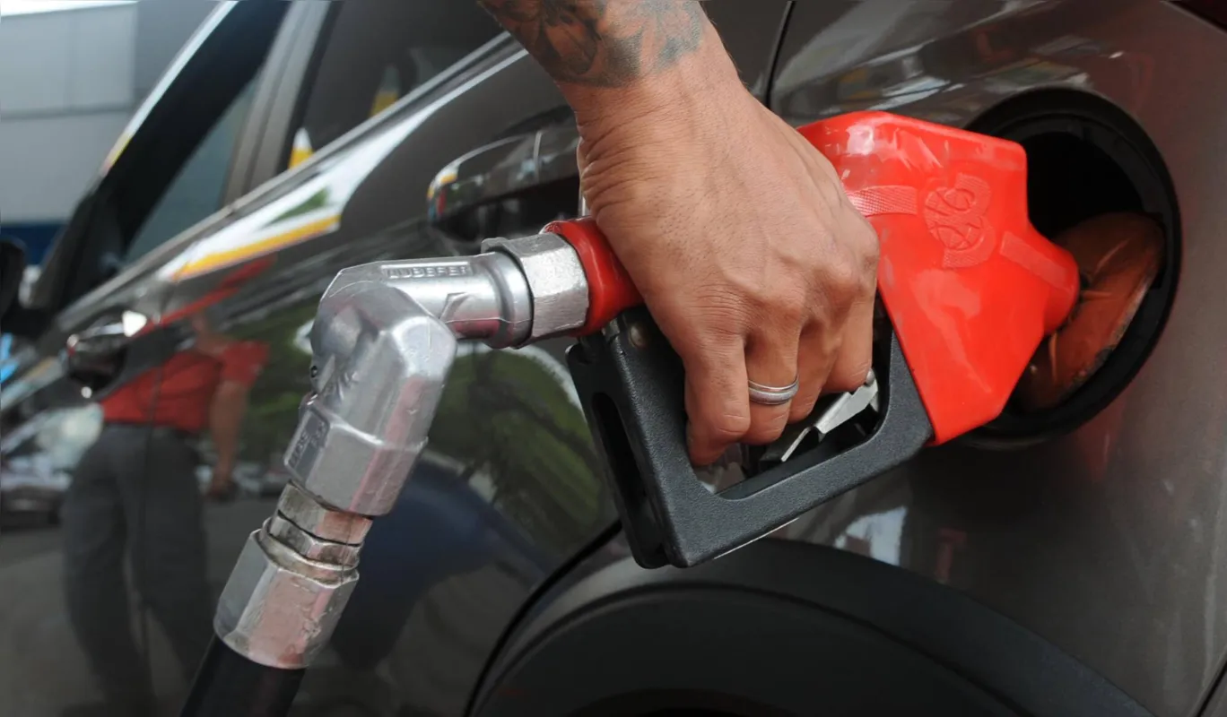 Segundo a Petrobras, a partir desta sexta, o litro da gasolina nos postos de combustível pode cair para R$ 5,33