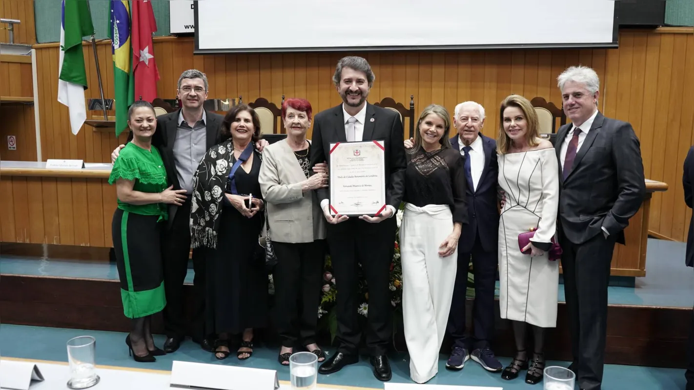 O homenageado contou, na sessão solene, com a presença de amigos, familiares e da família Móveis Brasília