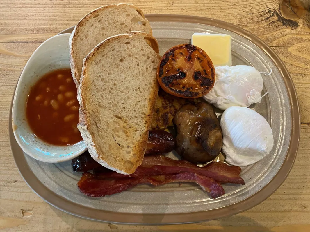 Qualquer restaurante oferece um breakfest english tradicional, ora mais caro ora mais barato, ora mais original ora mais adaptado