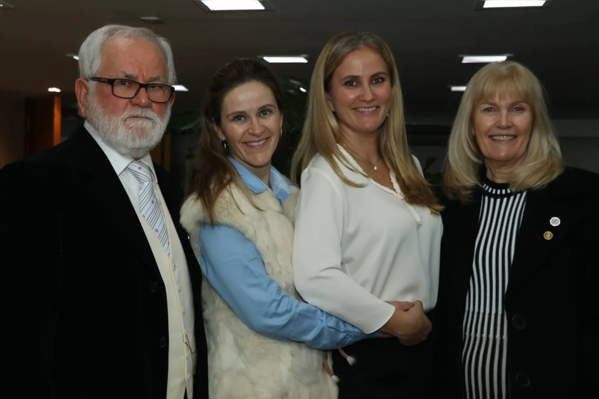 Família de atuantes rotarianos: Otávio Scandelae, Patrícia Scandelae, Priscilla Scandelae  e Terezinha Scandelae. Dez, nota dez para eles.