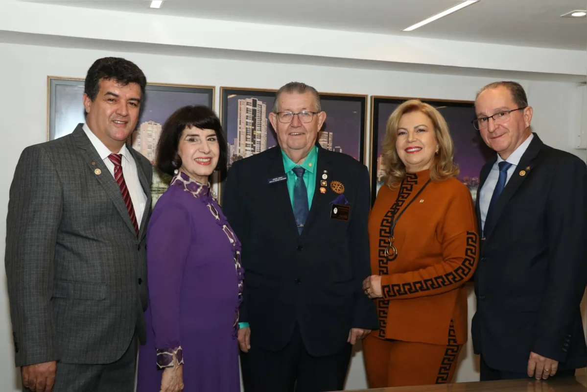 O novo presidente Alex Gonçalves, Leila Haikal Giglio,  com o Governador do Distrito 4710 do Rotary, Paulo Balla, Izabel Cristina Kohler e o Dr Alexandre Daniel Belluomini