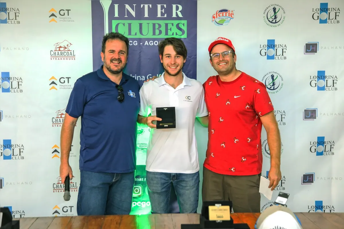 O presidente do Londrina Golf Fábio Marin, Diego Aragon e o presidente da Federação Paranaense e Catarinense de Golfe Diego Veiga