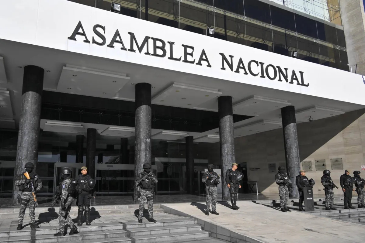 Militares cercaram o prédio da Assembleia Nacional para impedir a entrada de legisladores e funcionários