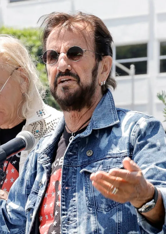 Ringo Starr: ""Não estamos fingindo. É a voz do John, a voz e o baixo do Paul, a guitarra do George e minha bateria"