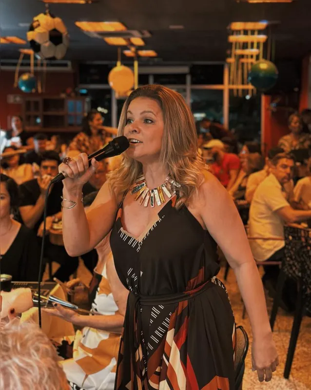 Diene Mello é uma das cantoras a se apresentar nesta terça (16) no Espaço AML Cultural.