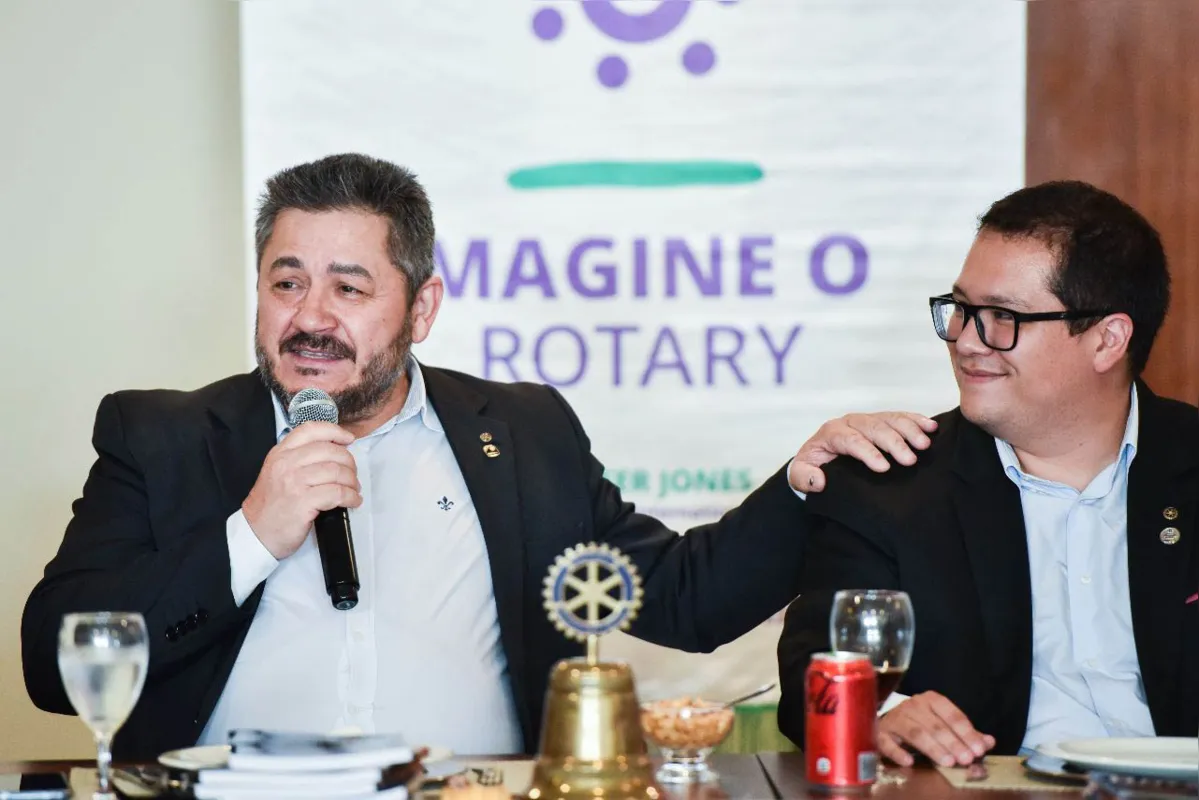 Fernando Forin e Nésio Dias: troca de comando no Rotary Higienópolis