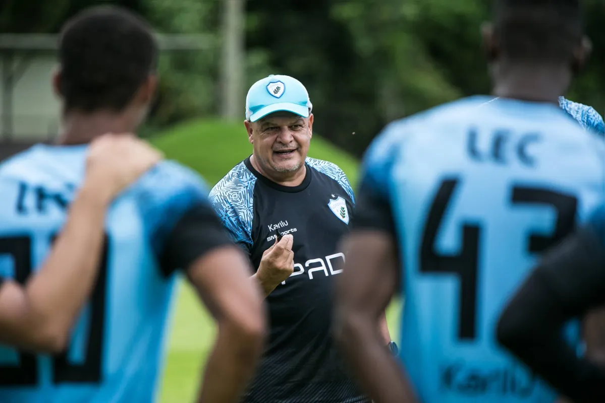 Edson Vieira assume o Londrina pela segunda vez no ano e tem a missão de tirar o time da zona do rebaixamento