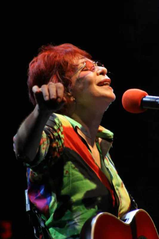 Todo mundo cantou, aplaudiu e riu da performance da Ritoca no palco, a persona debochada ao vivo e em cores