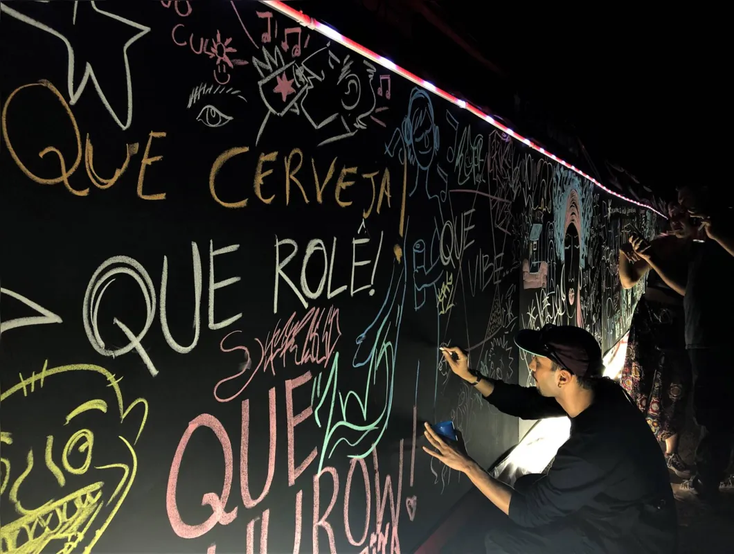 Mural livre para intervenções do público