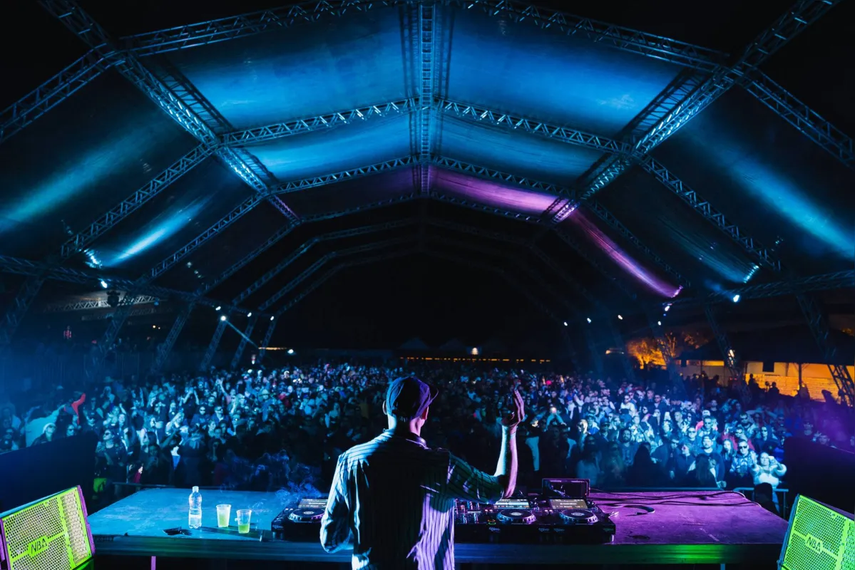 O DJ britânico Kanio volta a Londrina depois de sete anos para participar do SommoS; ele se apresenta no Palco Ipê