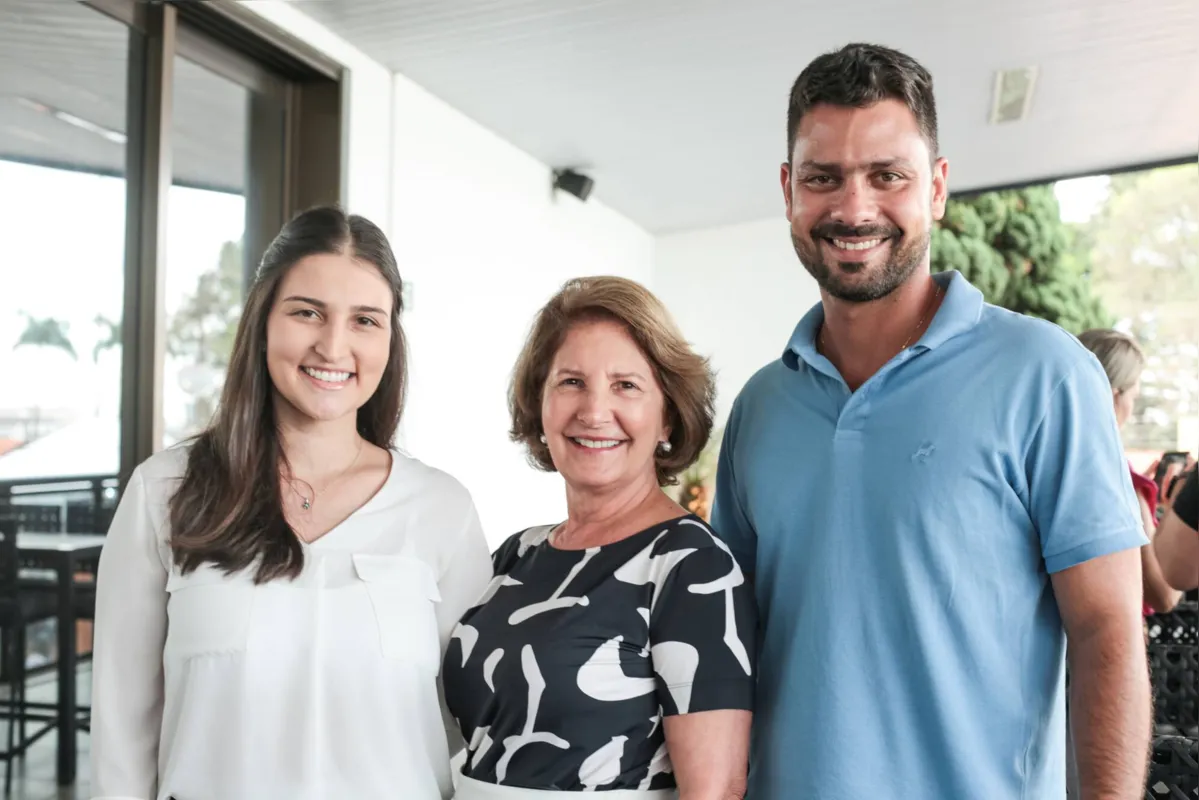 Fabiana e Rafael Zorzarto com a mãe, Gilza Moreira