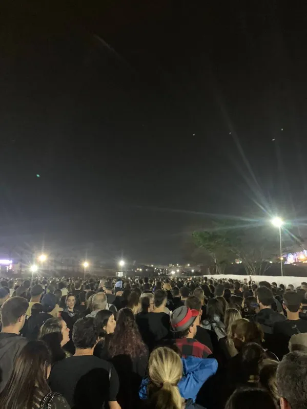 Fila para sair do autódromo, após o show do Foo Fighters