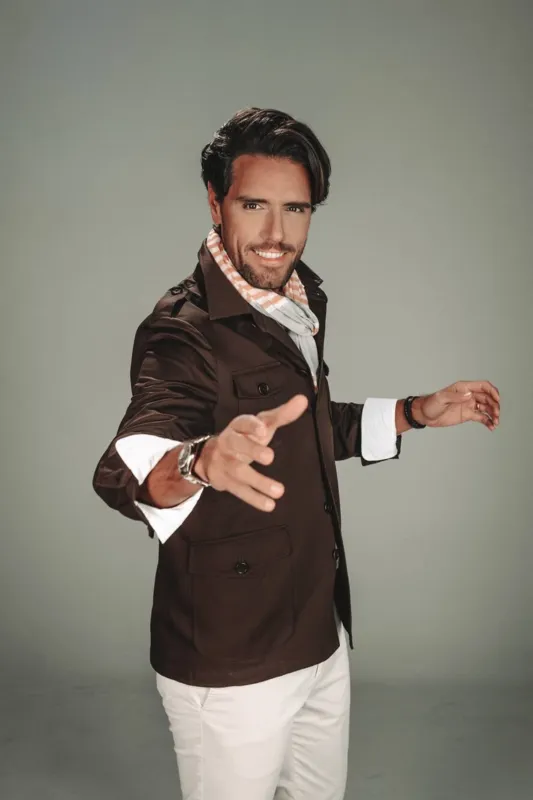 Thiago Arancam: "Tenho um carinho muito especial pelo meu padrinho musical Plácido Domingo. Eu sou único brasileiro que venceu três prêmios no concurso Operalia, uma competição mundial de ópera idealizada por ele"