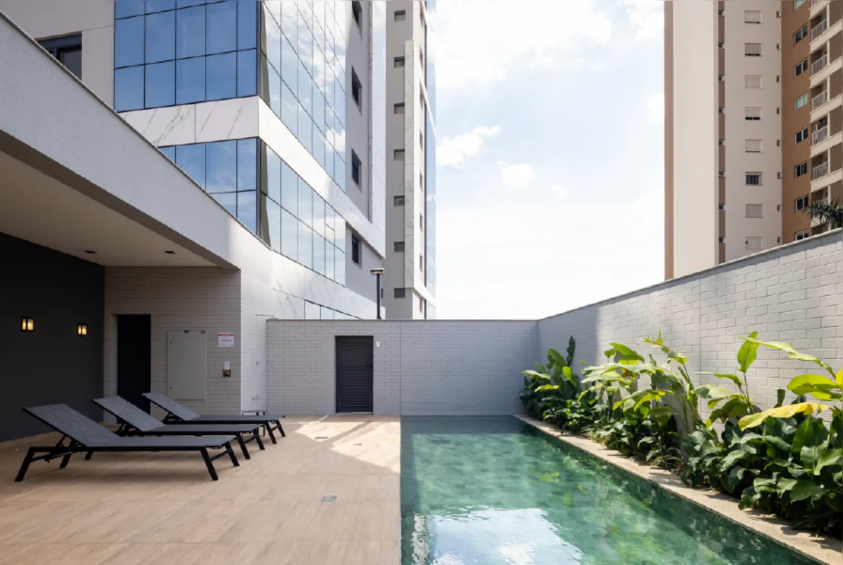 O espaço destinado à Churrasqueira privativa possui piscina, tornando possível a recepção dos convidados com o conforto e privacidade de uma casa.